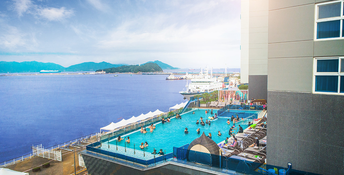 Infinity Pool 이미지3